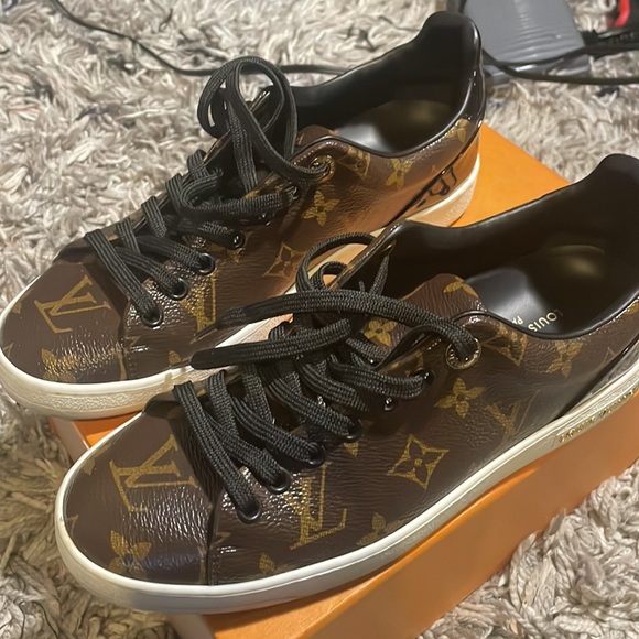 Authentic Louis Vuitton Front row low top sneakers gently worn comes with box - Picture 2 of 5